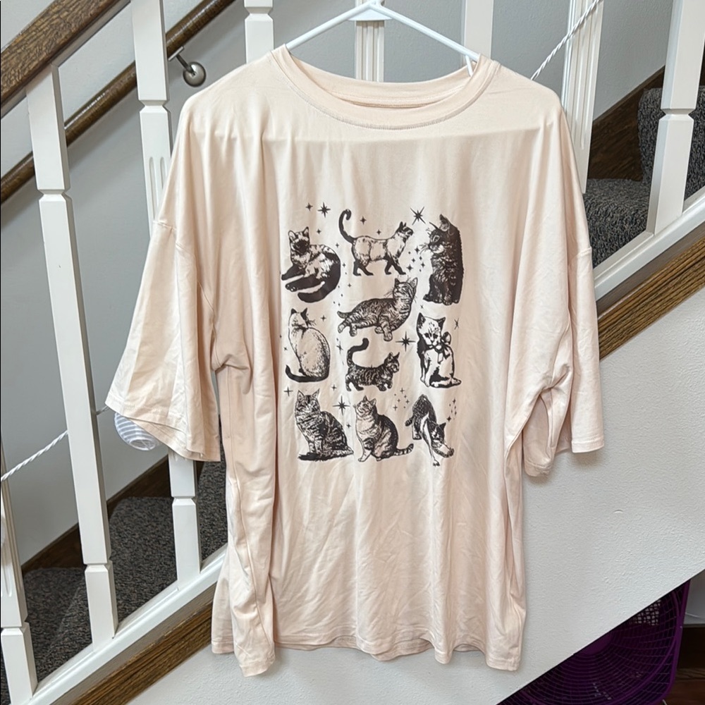Cream Cat Graphic T-Shirt